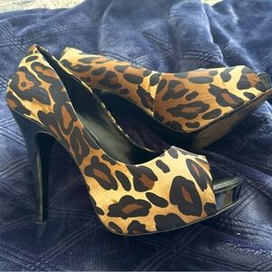 Jessica Simpson HOT peep-toe leopard print pumps